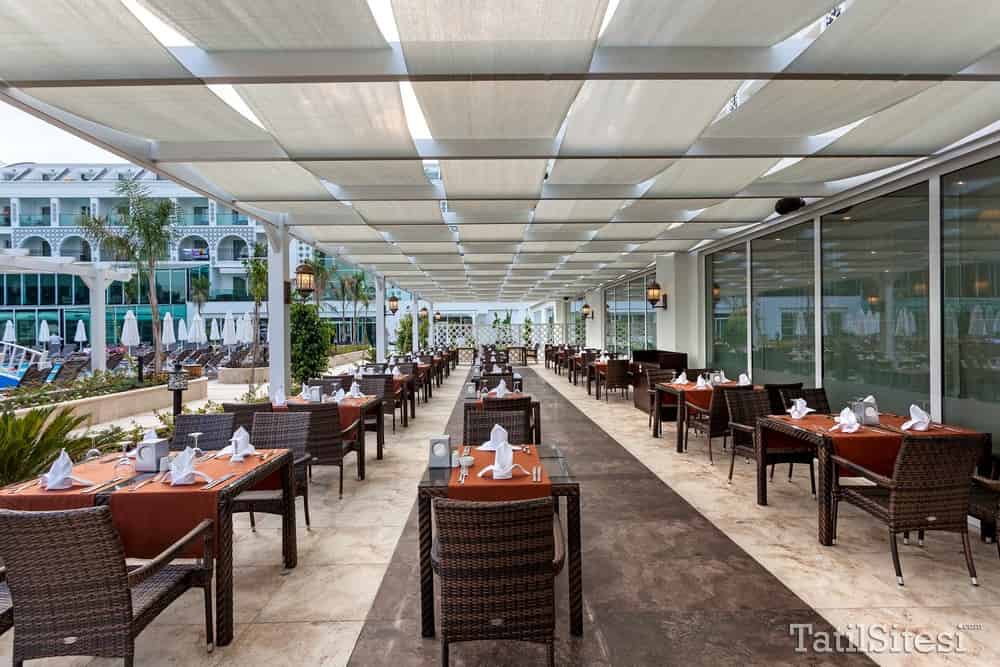 Karmir Hotel Resort & Spa